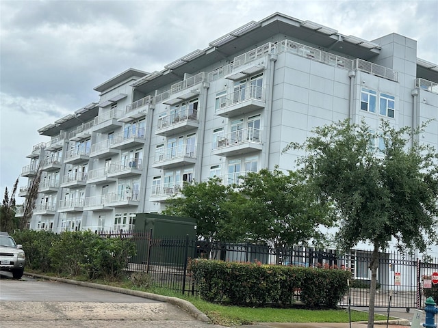 6955 Turtlewood Dr Unit 602, Houston, TX 77072 - view of apartment building / complex with fence