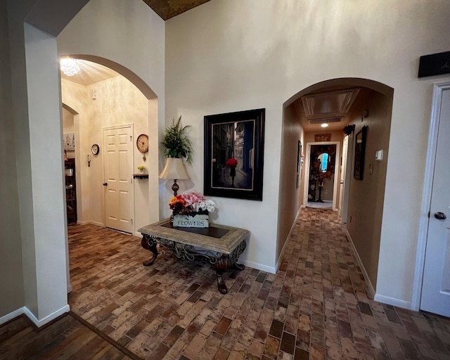 3002 Sandleigh Dr, Spring, TX 77388 - hall featuring baseboards, arched walkways, and a high ceiling