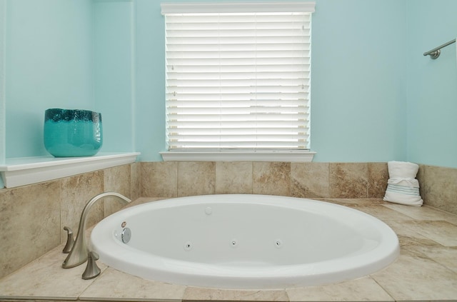 1913 Rosewood St, Houston, TX 77004 - bathroom featuring a whirlpool tub