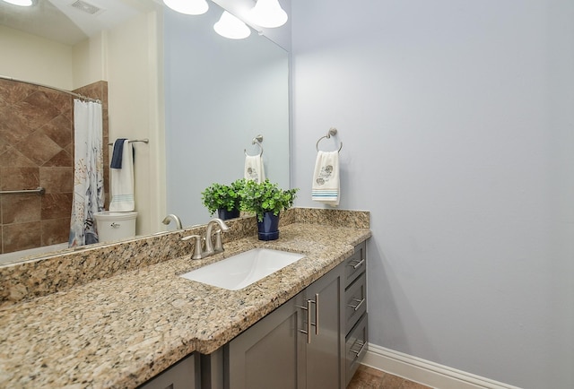 1913 Rosewood St, Houston, TX 77004 - full bath featuring baseboards, vanity, a shower with shower curtain, and toilet