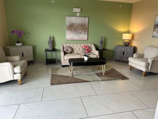 6955 Turtlewood Dr Unit 502, Houston, TX 77072 - living area featuring marble look tile flooring and baseboards