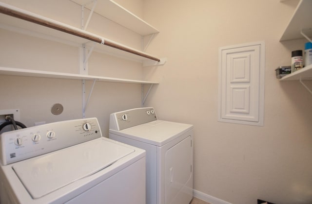 clothes washing area featuring washing machine and dryer and baseboards