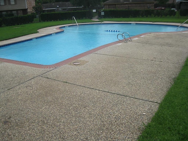 6845 Chasewood Dr, Missouri City, TX 77489 - community pool featuring a patio