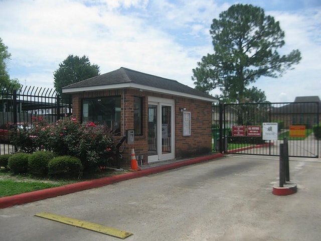 6845 Chasewood Dr, Missouri City, TX 77489 - exterior space with fence