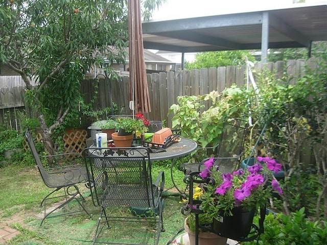 6845 Chasewood Dr, Missouri City, TX 77489 - view of patio featuring a fenced backyard and outdoor dining space