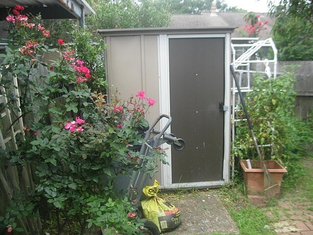 6845 Chasewood Dr, Missouri City, TX 77489 - view of shed with fence