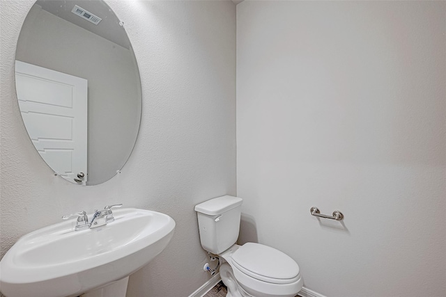 27072 Badger Way, Magnolia, TX 77354 - bathroom featuring a sink, baseboards, and toilet