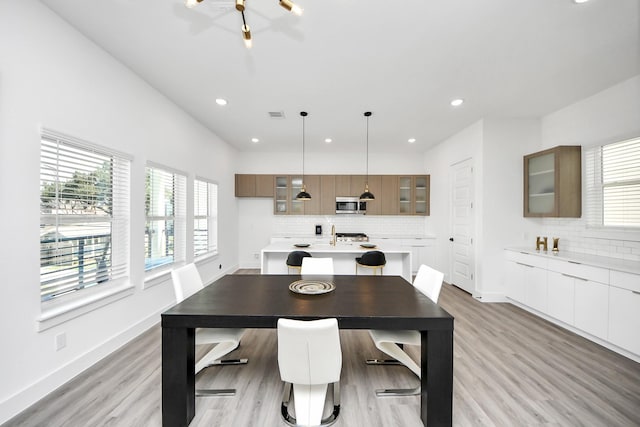 dining room featuring light wood-style floors, baseboards, recessed lighting, and a ceiling fan