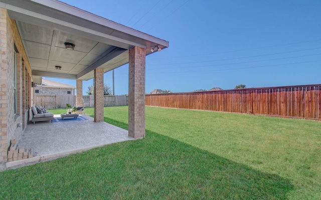 view of yard featuring a patio