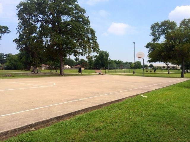 2267 Des Jardines St, Houston, TX 77023