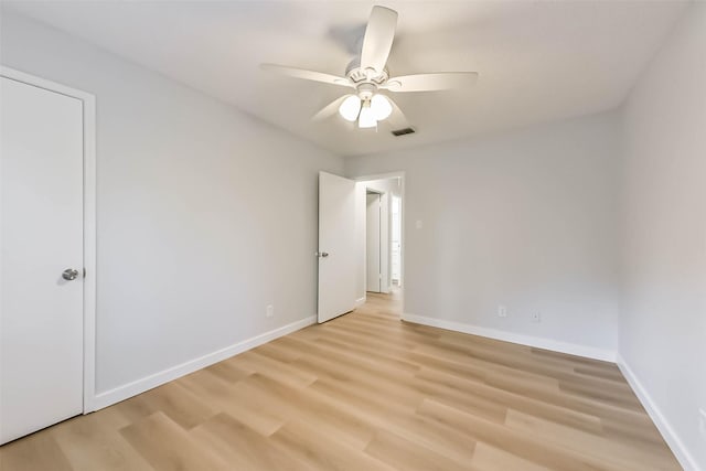 unfurnished room featuring light wood-type flooring, ceiling fan, and baseboards