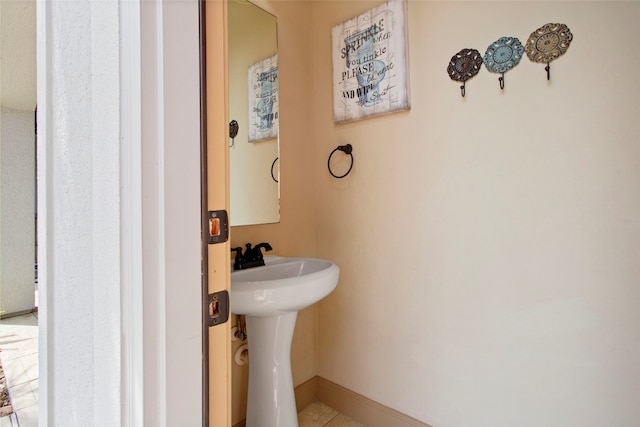 39 New Oak Trl, Humble, TX 77346 - bathroom featuring tile patterned flooring, a sink, and baseboards