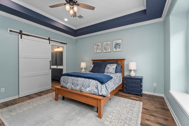 bedroom with a barn door, crown molding, wood finished floors, baseboards, and recessed lighting