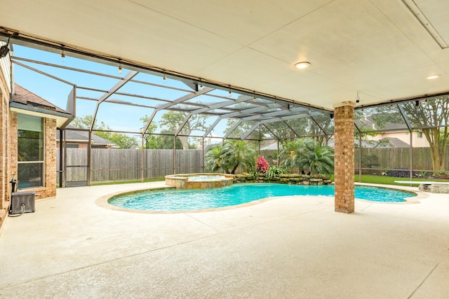 106 Arrowhead Dr, Lake Jackson, TX 77566 - view of swimming pool with a patio, a fenced backyard, a pool with connected hot tub, and a lanai
