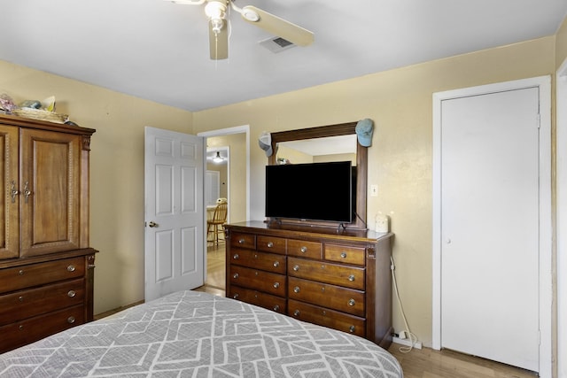 309 Kings Hl, Palacios, TX 77465 - bedroom featuring wood finished floors, a ceiling fan, and baseboards