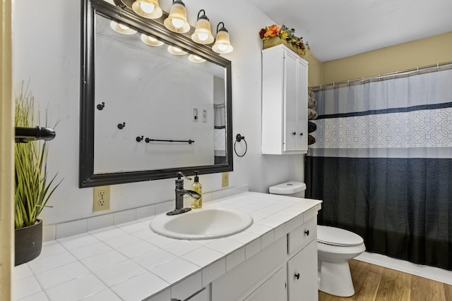 309 Kings Hl, Palacios, TX 77465 - full bath with toilet, wood finished floors, vanity, and a shower with curtain