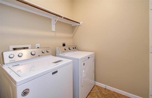 17607 Memorial Falls Dr, Tomball, TX 77375 - washroom featuring washing machine and dryer, baseboards, and light tile patterned flooring