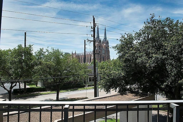 5050 Woodway Dr Unit 2A, Houston, TX 77056 - view of balcony