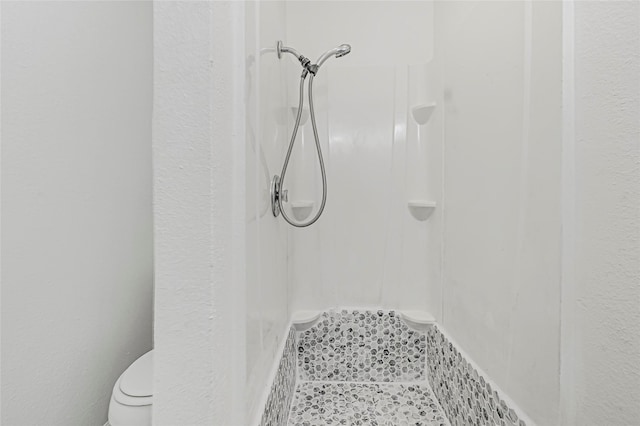 9310 Woodlyn Rd, Houston, TX 77078 - bathroom featuring a shower and tile patterned floors