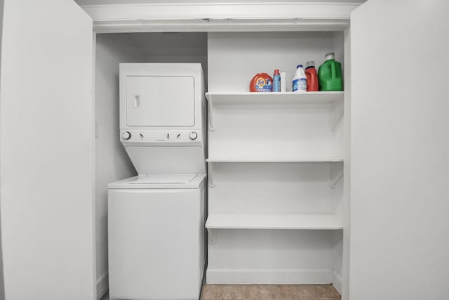 3718 Main Poplar Dr, Houston, TX 77025 - laundry area with estacked washer and dryer