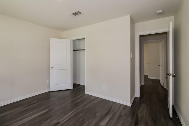 862 Rachel St, Houston, TX 77091 - unfurnished bedroom with dark wood-style flooring, a closet, and baseboards