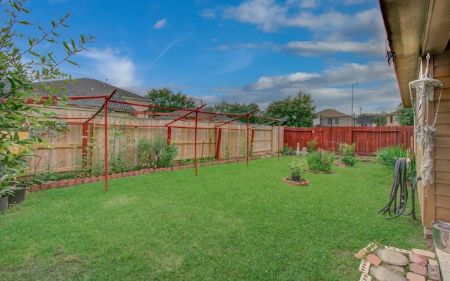 10406 Tenleyton Ln, Houston, TX 77075 - view of yard