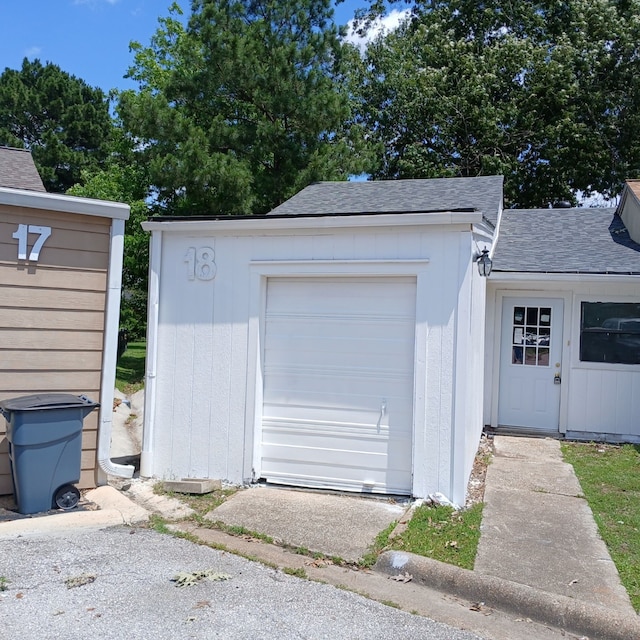 18 Townhouse Ln Unit 18, Trinity, TX 75862 - view of garage