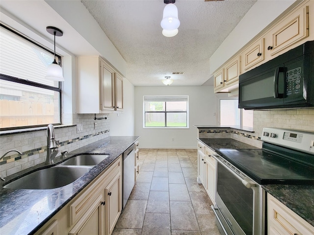 18515 Sweetmeadow Dr, Spring, TX 77379 - kitchen with stainless steel appliances, a sink, a textured ceiling, tasteful backsplash, and baseboards