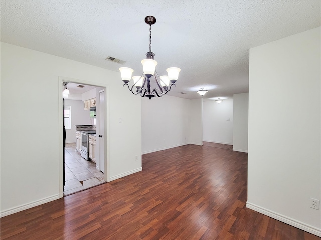 18515 Sweetmeadow Dr, Spring, TX 77379 - spare room with wood finished floors, a chandelier, baseboards, and a textured ceiling
