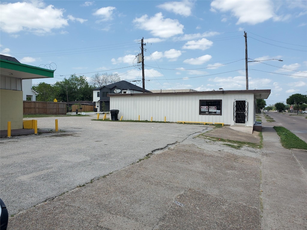 7260 Scott St, Houston, TX 77021