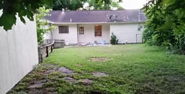 406 Poinsetta St, Lake Jackson, TX 77566 - view of rear view of house