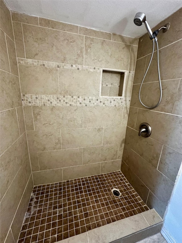 bathroom featuring tiled shower