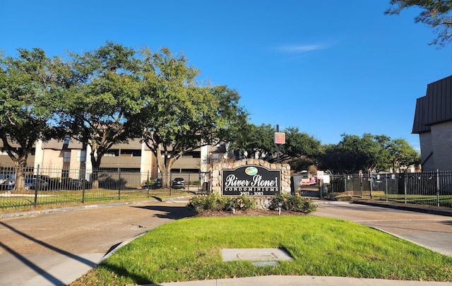 view of community / neighborhood sign