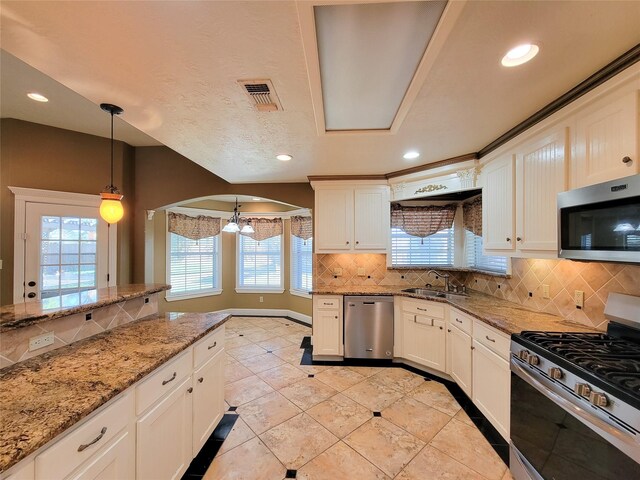 719 Partridge Ln, Eagle Lake, TX 77434 - kitchen featuring appliances with stainless steel finishes, tasteful backsplash, a sink, a chandelier, and recessed lighting