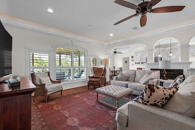 147 Sunnyvale W, Montgomery, TX 77356 - living area featuring ceiling fan, crown molding, wood finished floors, and recessed lighting