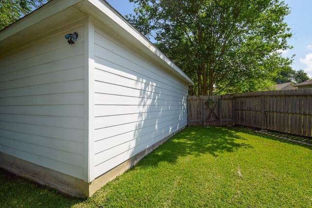 view of side of home featuring an outdoor structure