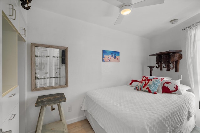 6102 Seawall Blvd Unit 290, Galveston, TX 77551 - bedroom with light wood-style floors, a ceiling fan, and baseboards