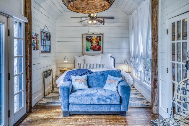 sunroom featuring lofted ceiling and ceiling fan