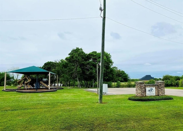 334 Lakeview Dr, Angleton, TX 77515