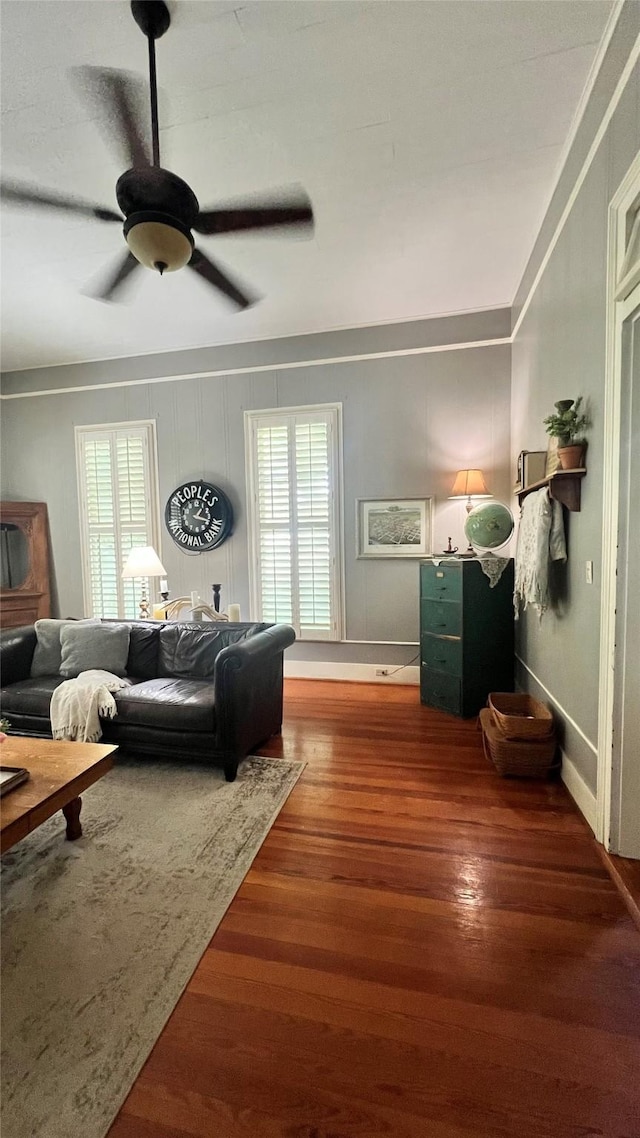 636 S Franklin, La Grange, TX 78945 - living room featuring plenty of natural light, wood finished floors, ceiling fan, and baseboards