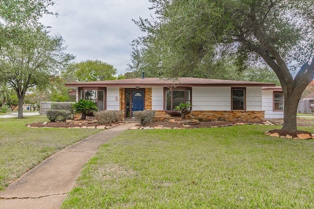 148 Seaside Ln, Texas City, TX 77590 - ranch-style home featuring a front yard