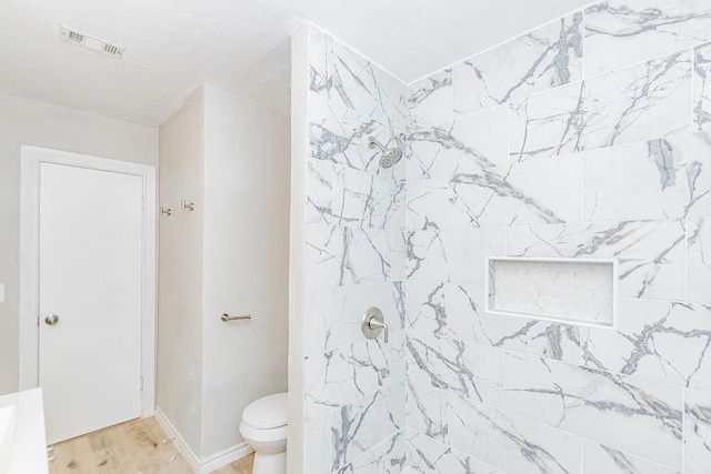 148 Seaside Ln, Texas City, TX 77590 - full bathroom featuring tiled shower, toilet, and wood finished floors