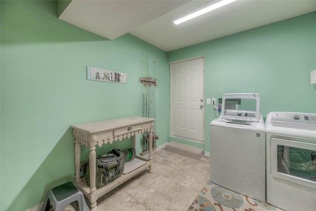 162 Ferncrest, Livingston, TX 77351 - laundry area featuring washing machine and dryer and baseboards
