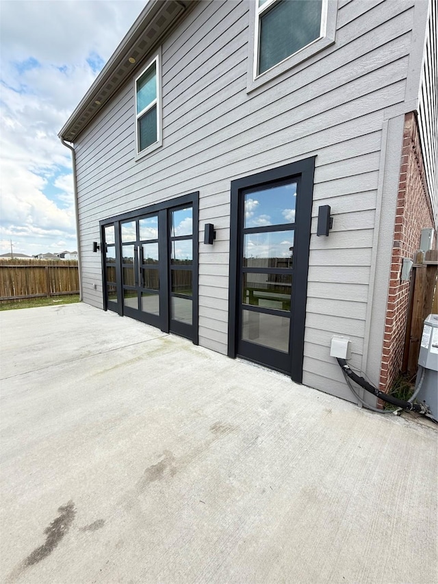 6263 El Turquesa Dr, Houston, TX 77048 - view of patio / terrace featuring fence