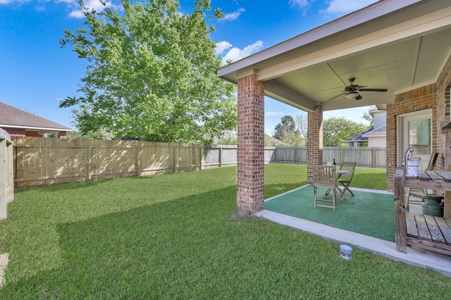 view of yard with a ceiling fan and a patio area