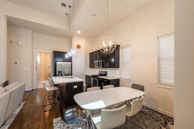 94 N Hutcheson St, Houston, TX 77003 - dining room with high vaulted ceiling, a chandelier, dark wood-style floors, baseboards, and recessed lighting