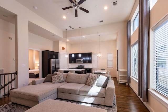 94 N Hutcheson St, Houston, TX 77003 - living area featuring dark wood-style flooring, ceiling fan, recessed lighting, and a high ceiling