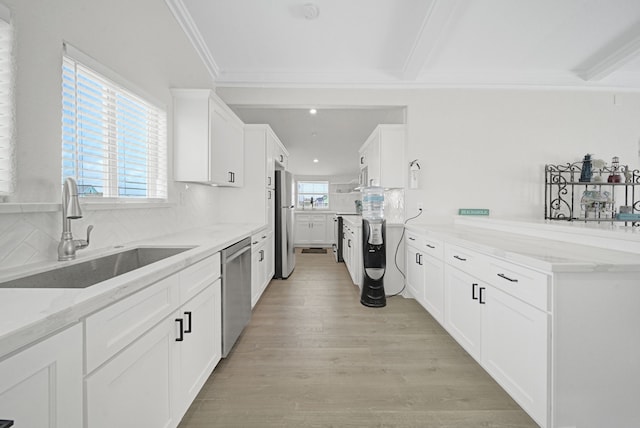 119 Nesmith Pl, Surfside Beach, TX 77541 - kitchen featuring a peninsula, a sink, appliances with stainless steel finishes, white cabinetry, and recessed lighting