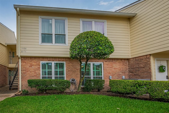 14555 Wunderlich Dr Unit 2307, Houston, TX 77069 - view of front facade featuring stairs, brick siding, and a front lawn