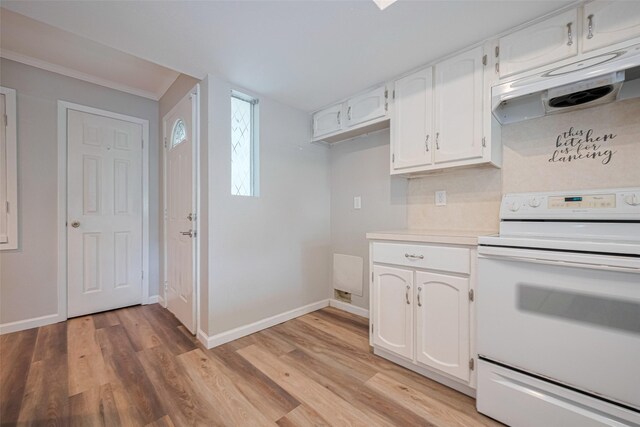 14555 Wunderlich Dr Unit 2307, Houston, TX 77069 - kitchen featuring electric range, under cabinet range hood, white cabinetry, light countertops, and light wood finished floors